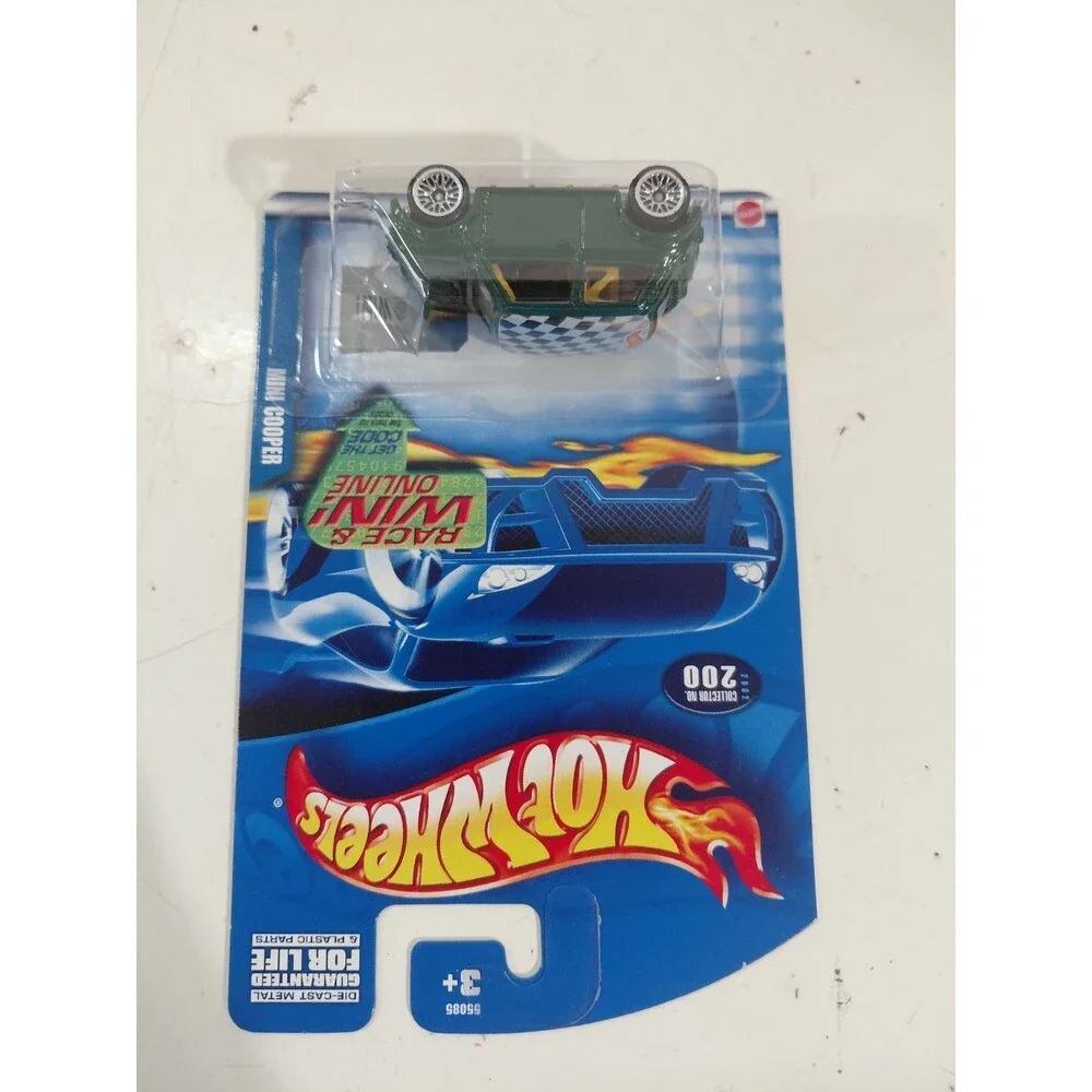NIP Hot Wheels 2001 Main Line 1:64 Die Cast Mini Cooper Classic Car